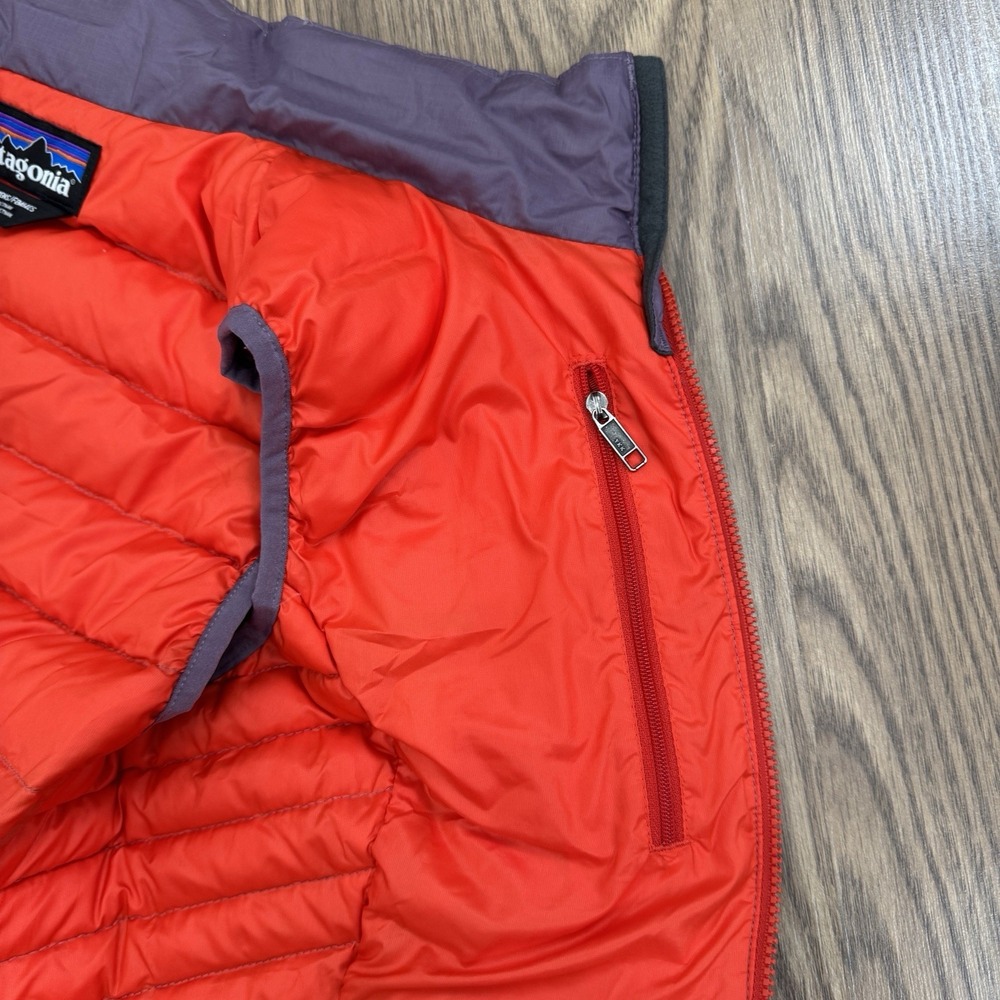 Patagonia‎ Womens Down Vest Size XS Purple Orange Quilted Full Zip Layering Warm - Picture 10 of 16